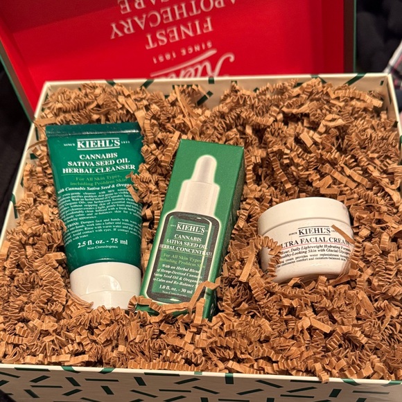Kiehl's Green and White Skincare Trio - Picture 1 of 1